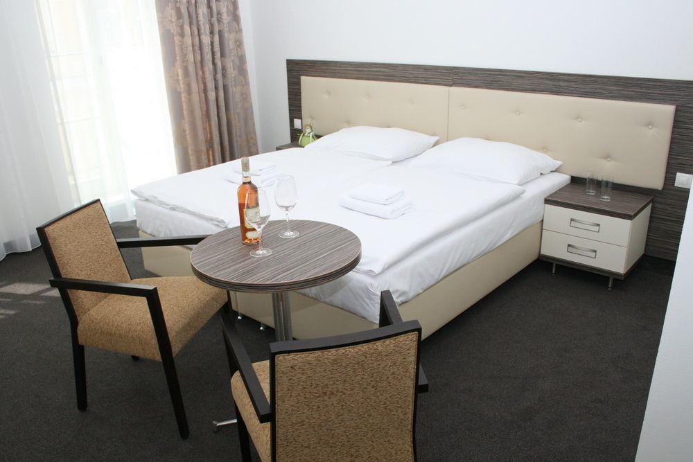 Hotel Malta كارلوفي فاري المظهر الخارجي الصورة