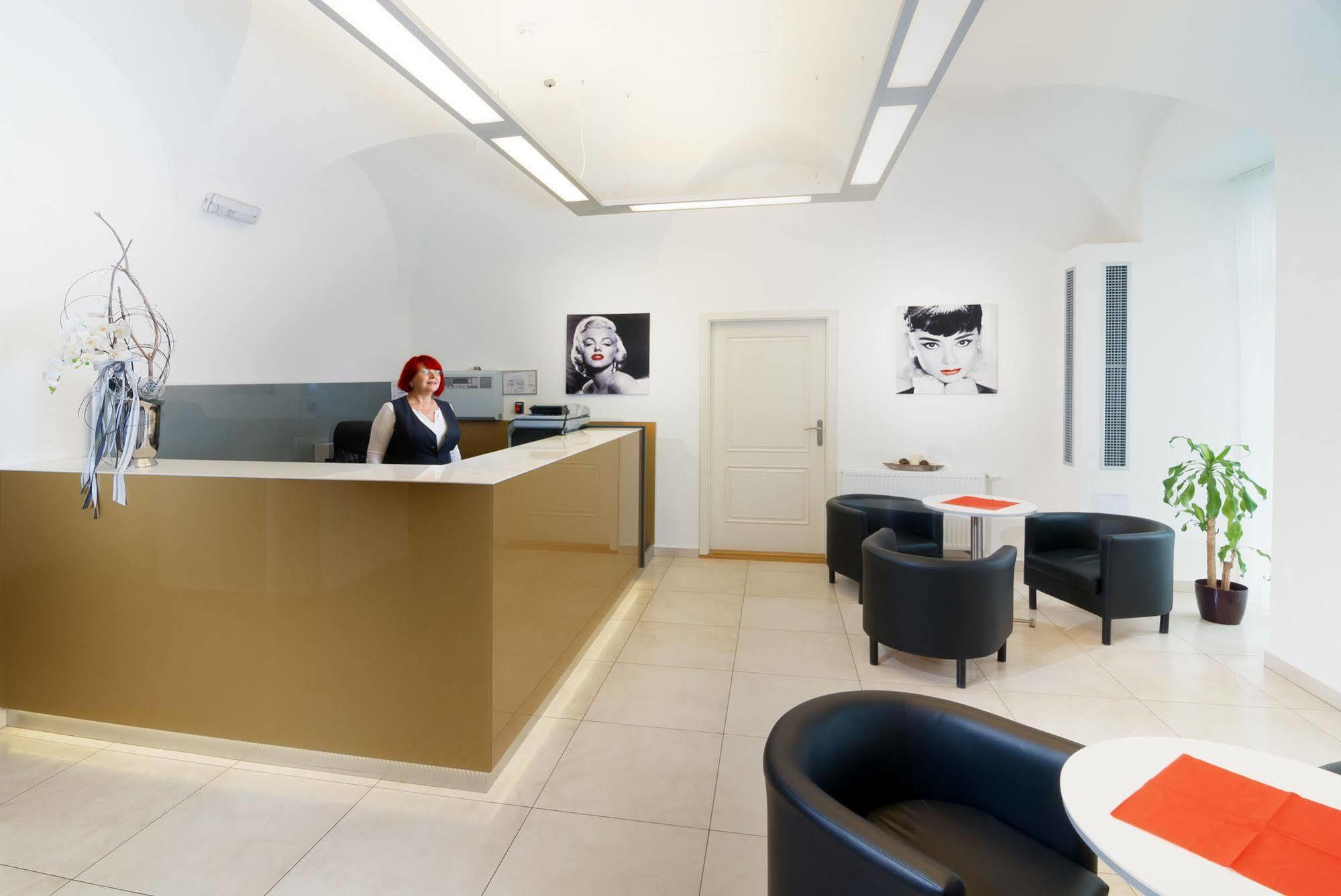Hotel Malta كارلوفي فاري المظهر الخارجي الصورة